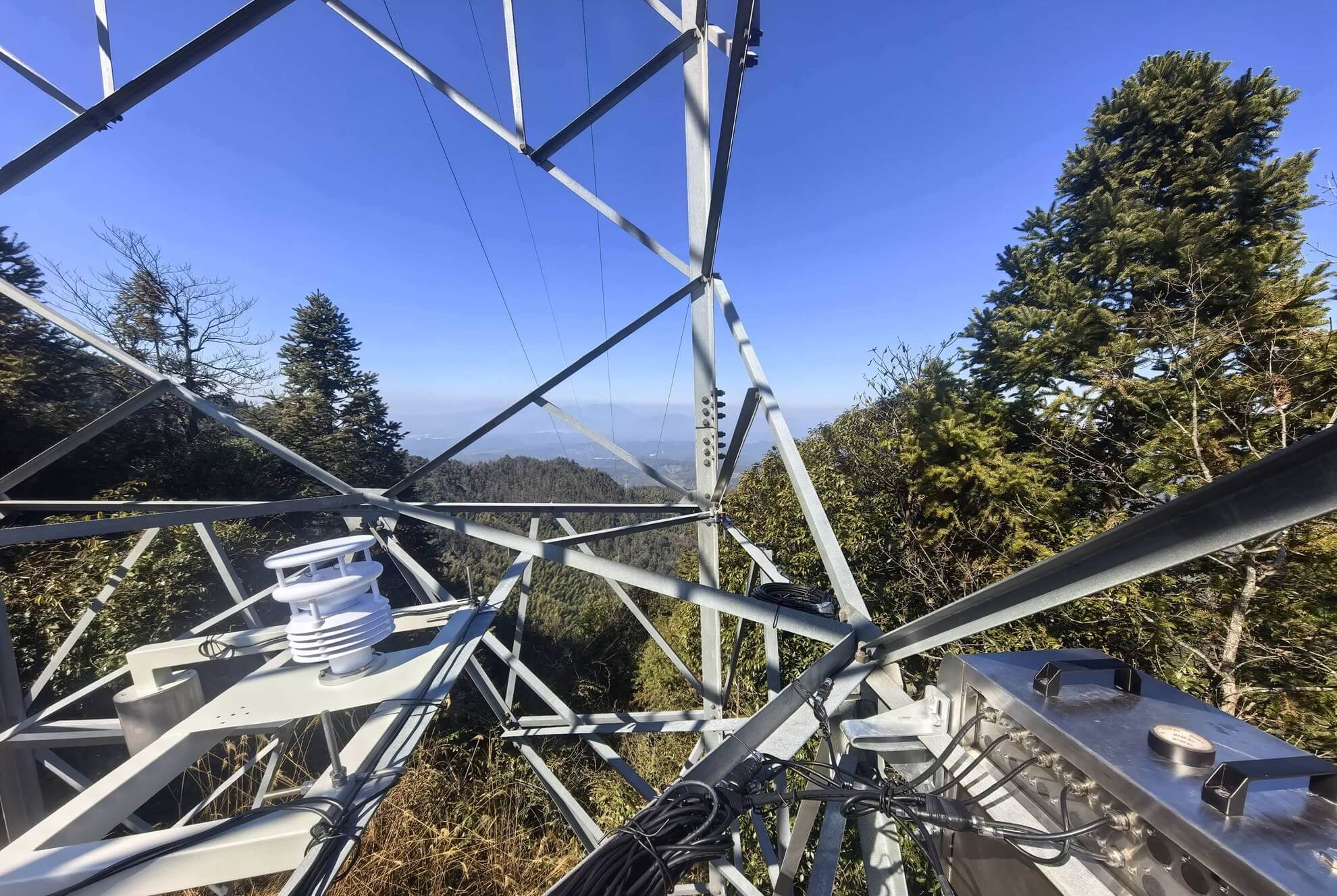 精準模擬覆冰,守護福建電網冬春安全防線,特力康輸電線路導線模擬覆冰在線監測裝置